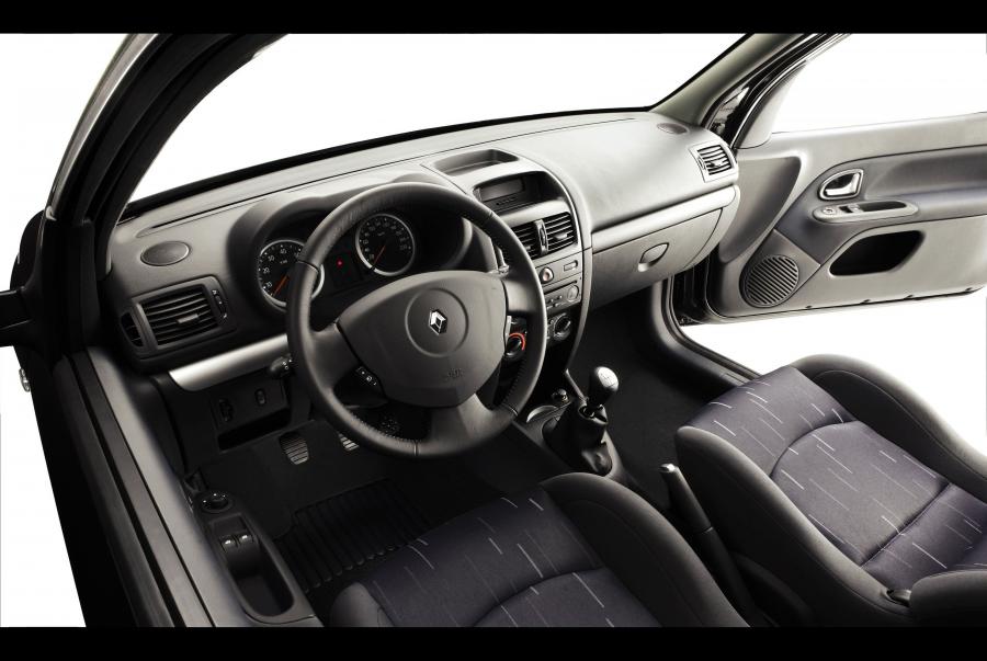  Renault Clio 3-Door 2001 года  (фото 36 из 58)